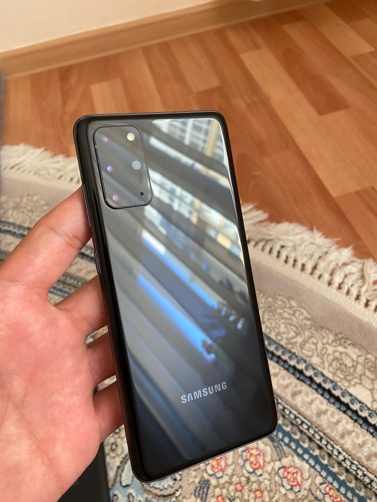 Samsung s20 plus+ в идеальном состоянии