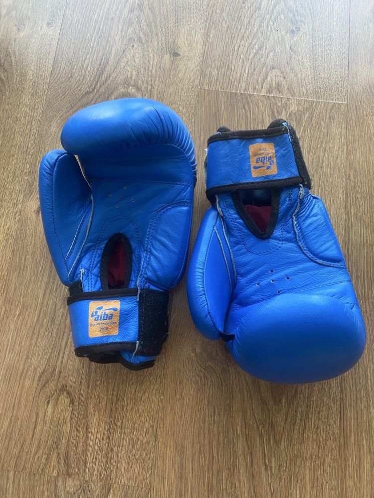 Боксерские перчатки EVERLAST