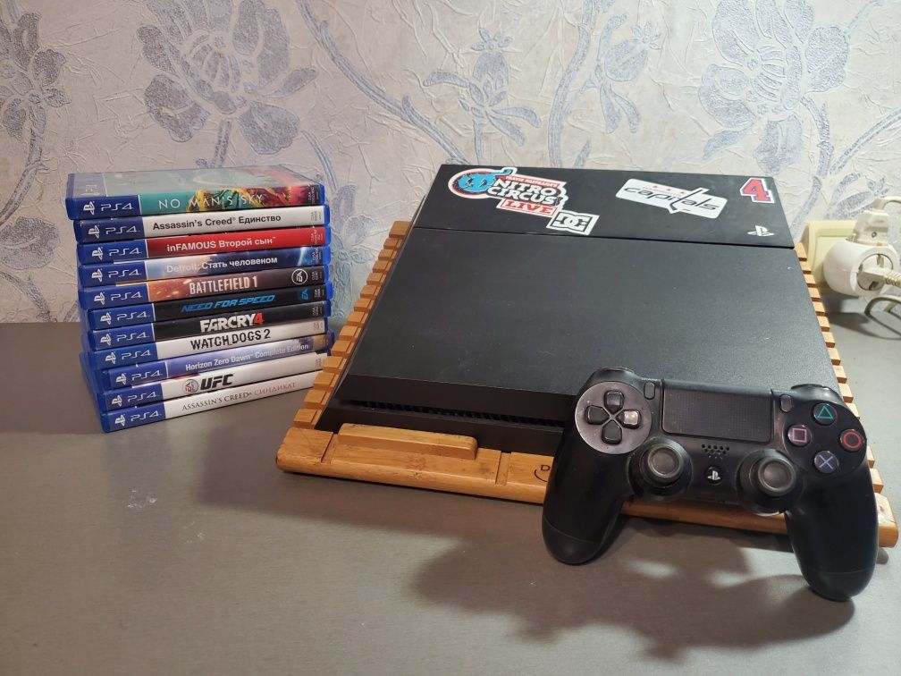 Playstation 4 в отличном состоянии