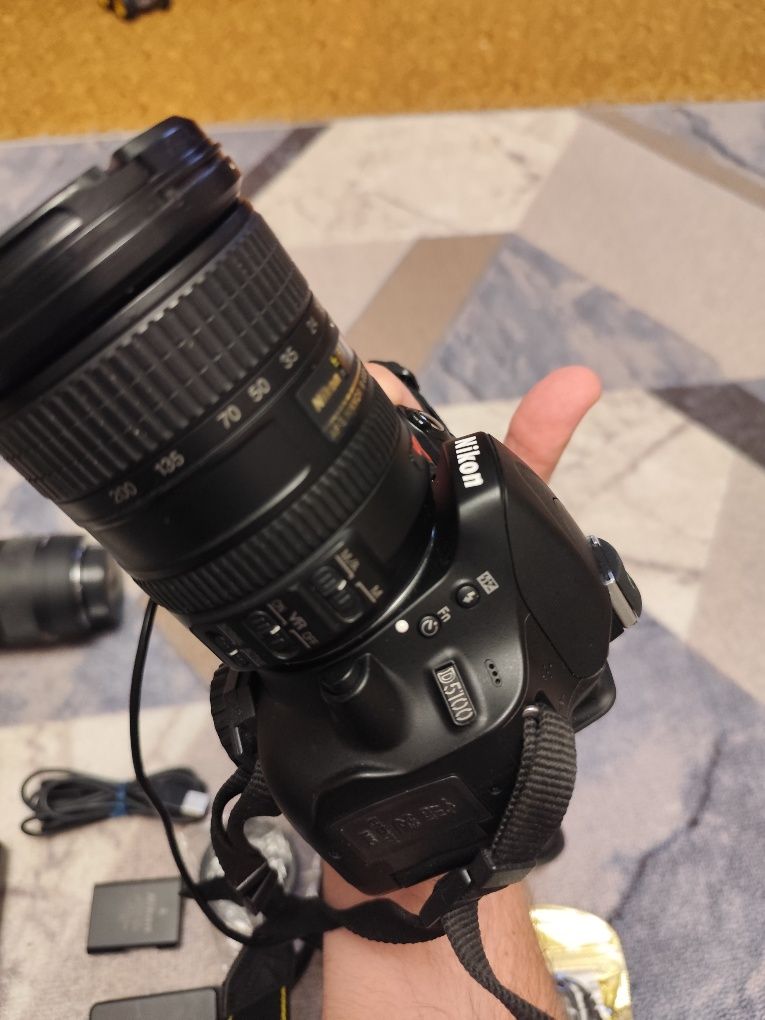 Продаю комплект Nikon D5100 с тремя объективами, вспышкой и аксессу