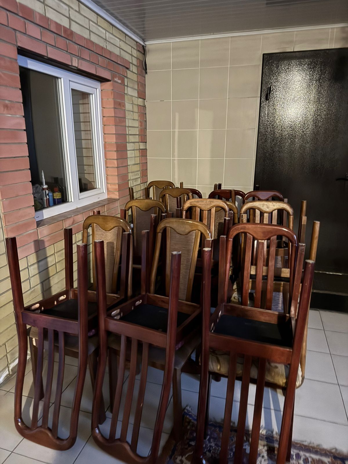Продам мягкие стулья.