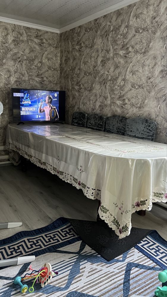 Стол со стульями