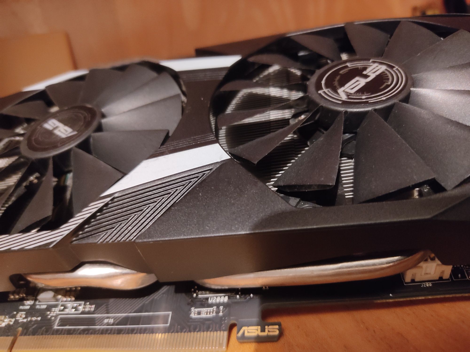 Игровая видеокарта ASUS