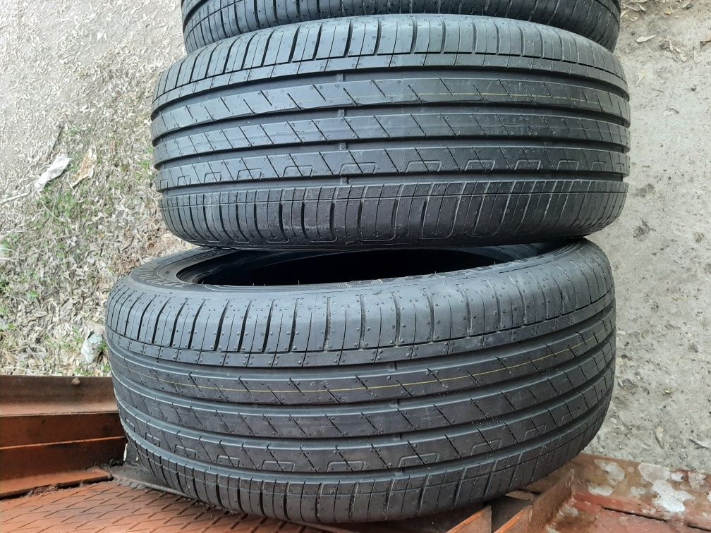 Продам шины 215/55/17 новые
