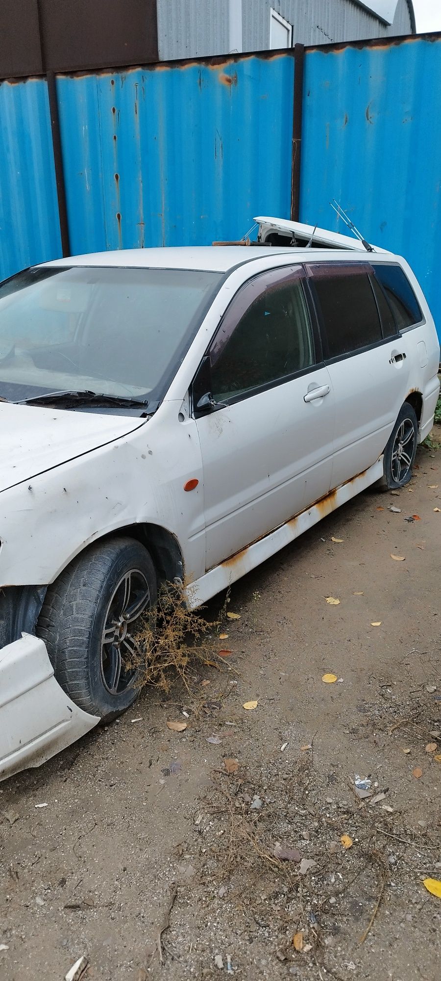 Mitsubishi lancer cedia 9