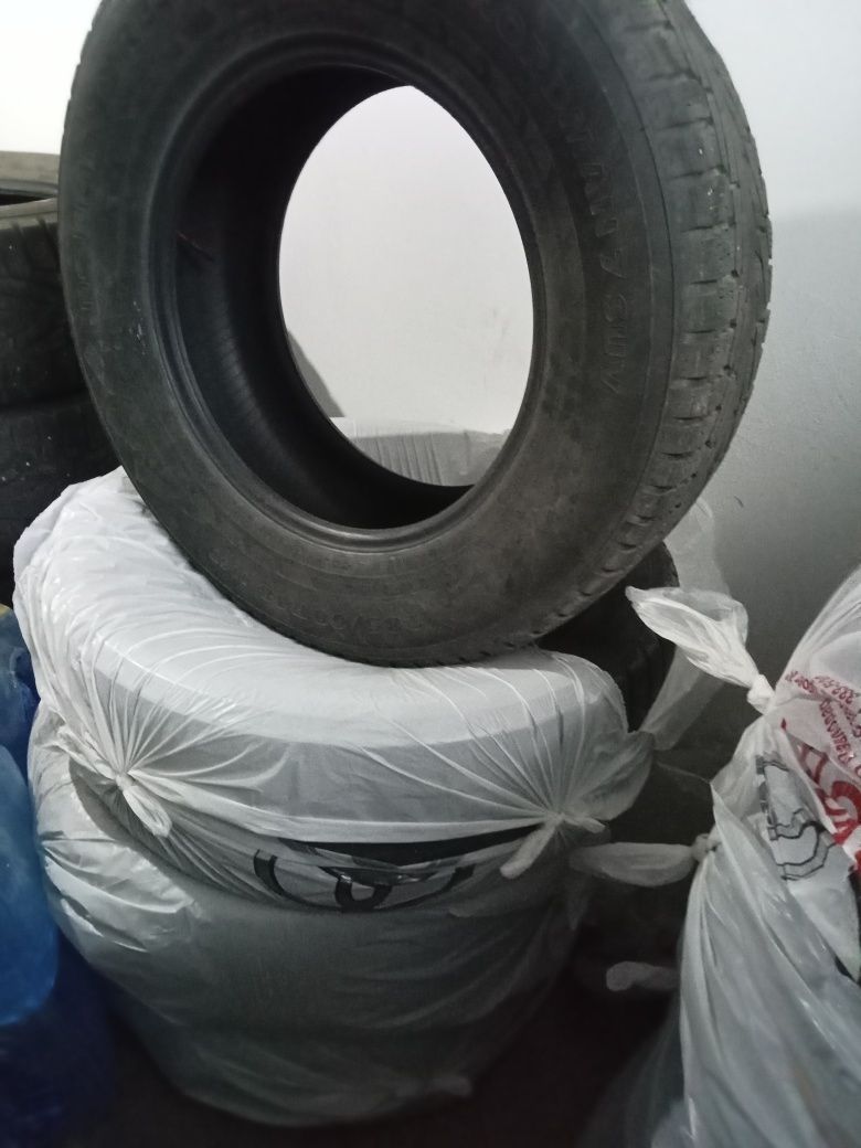 Шины б/у шипованные 285/60/18 Nokian