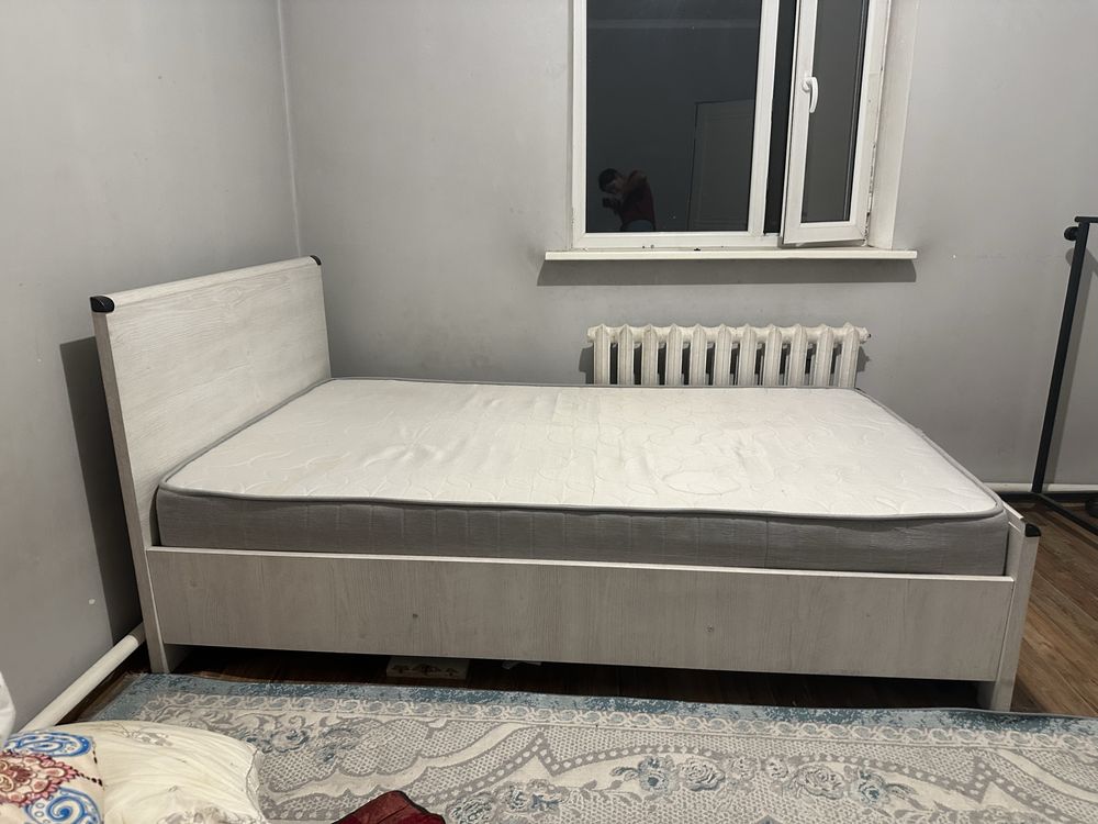 кровать полуторка с матрасом