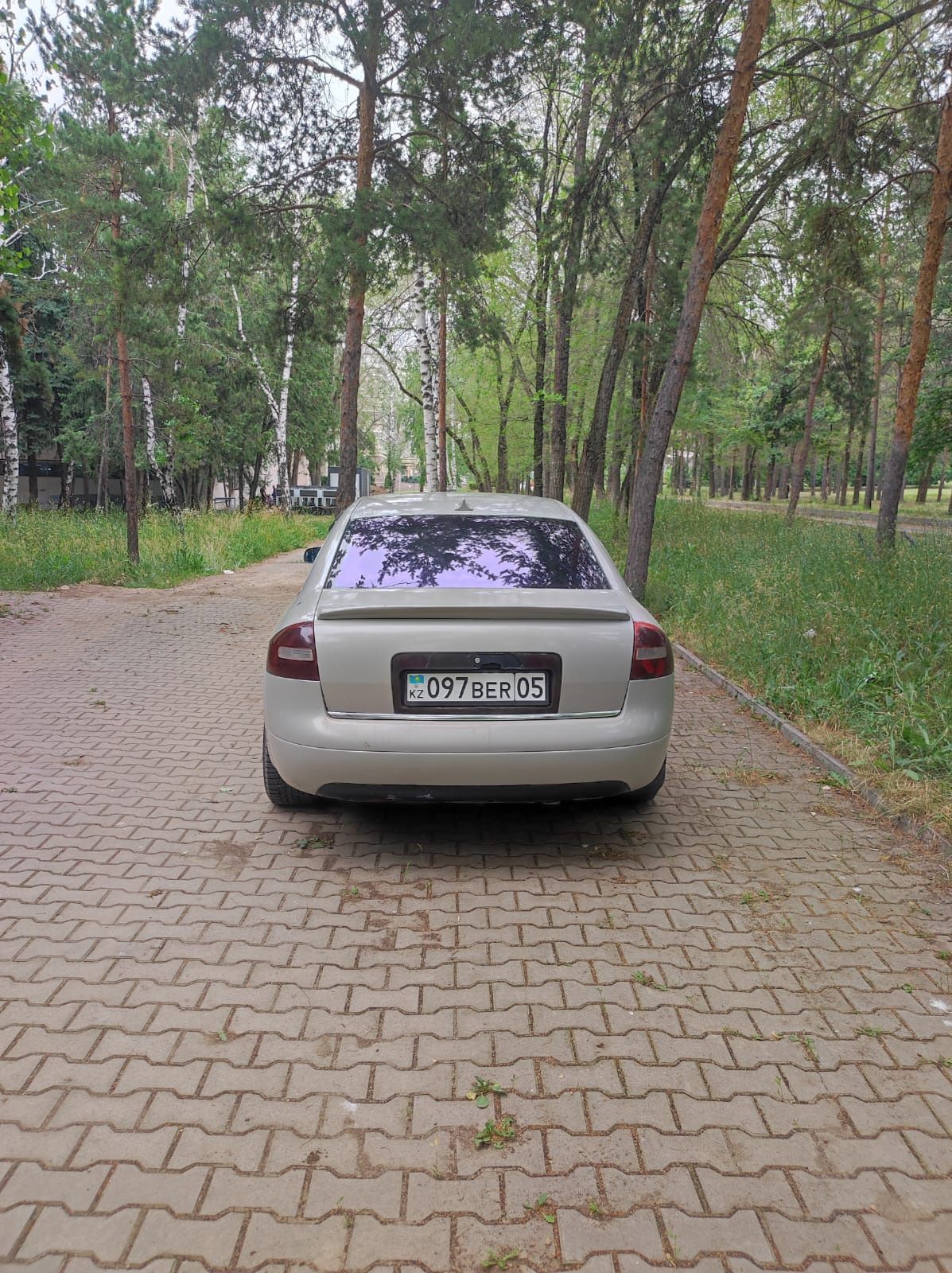Автомобиль Ауди А6