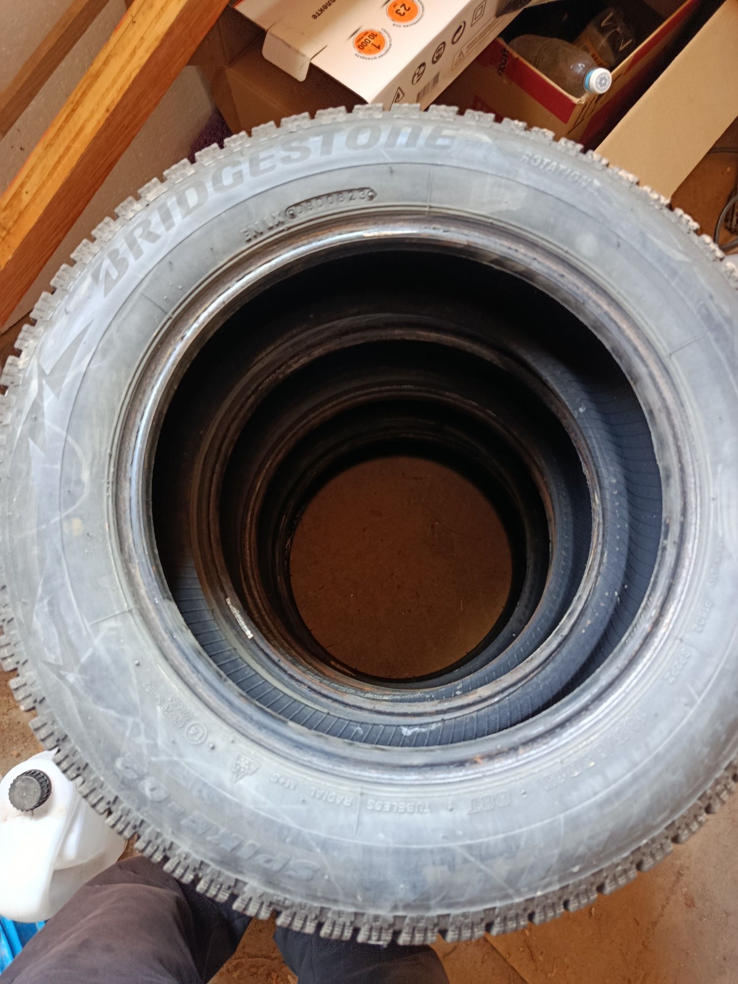 Продам шины зимние BRIDGESTONE 185/65/R15