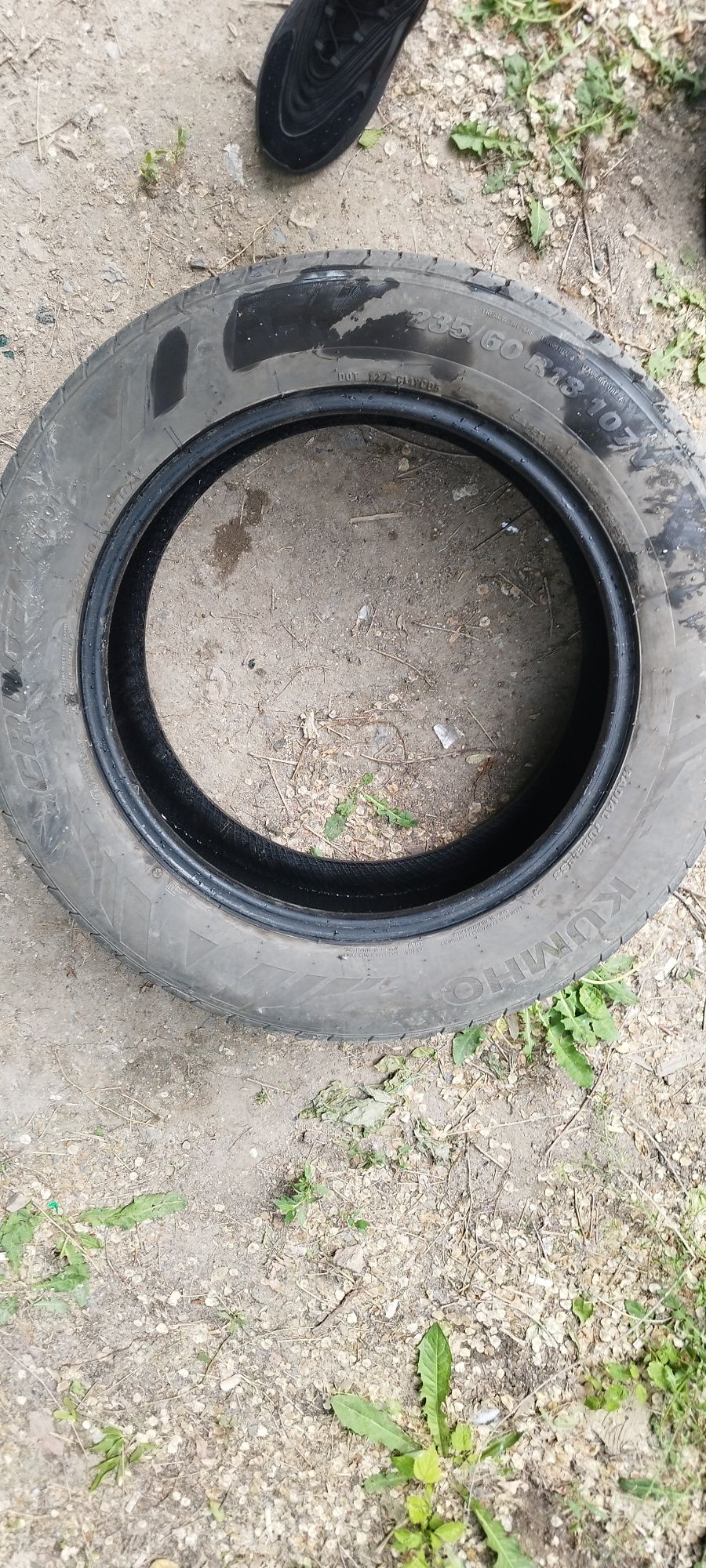 Продам шины 235-60R18 kumho 2 шт.