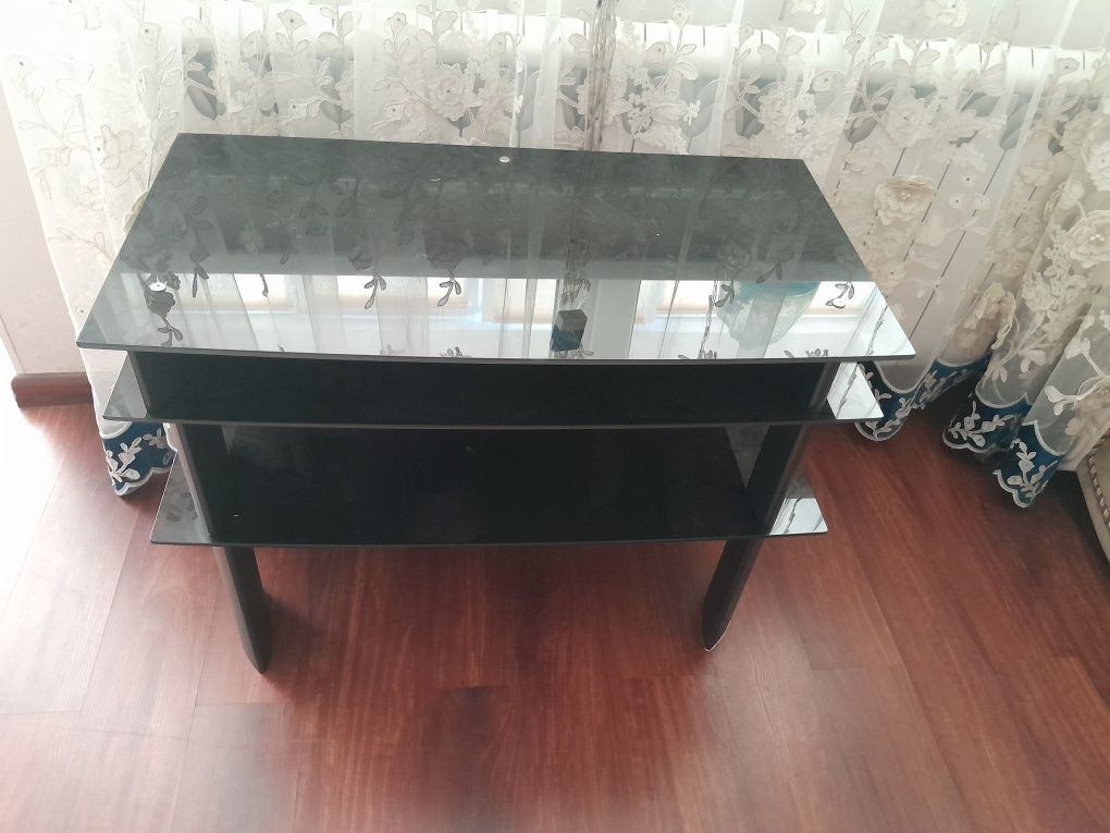 Продам стеклянную тумбу