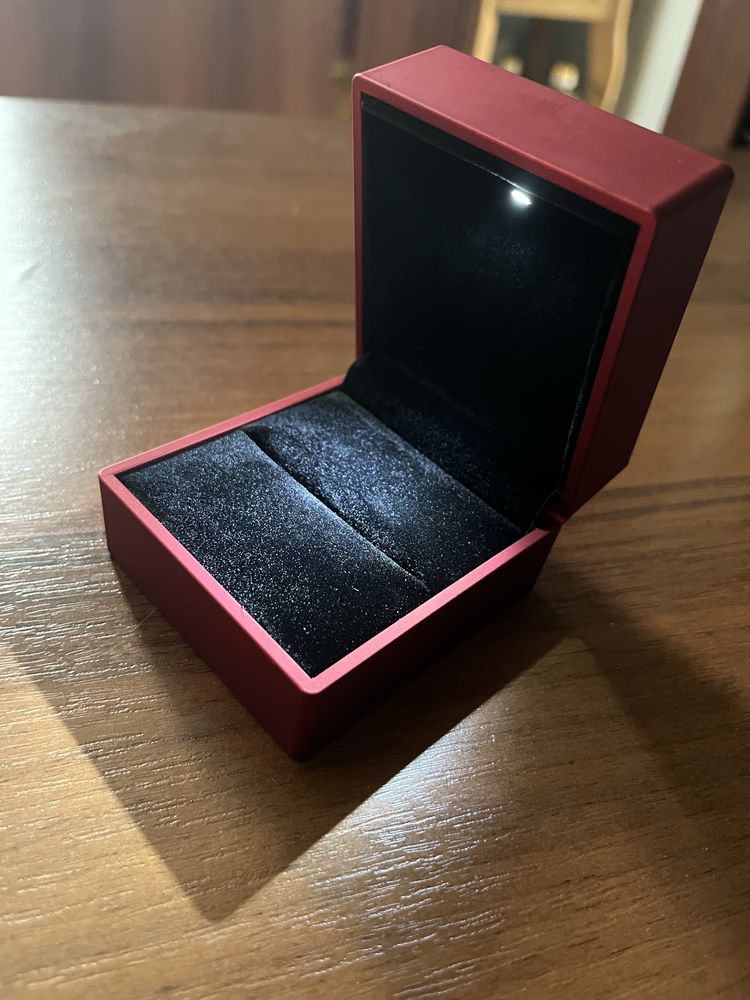 Продам футляр для украшения