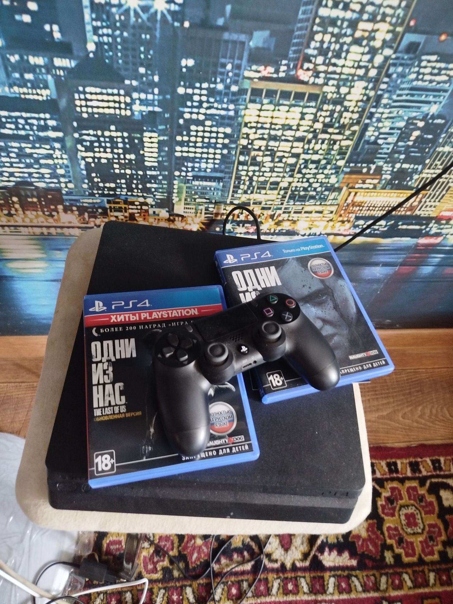 Продается PS4, новая, есть аккаунт