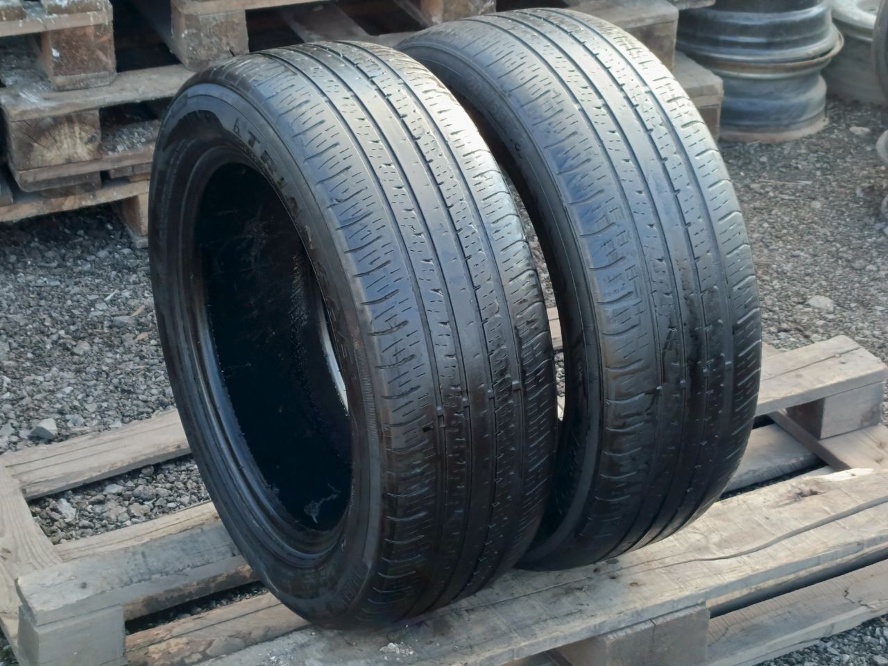 Шины безкамерки комплект 2 шт размер 205/55  R18