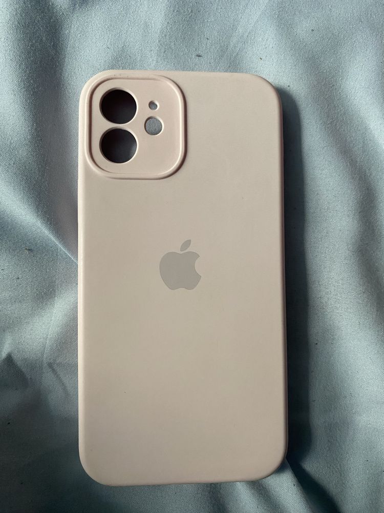 Чехлы на Iphone 12
