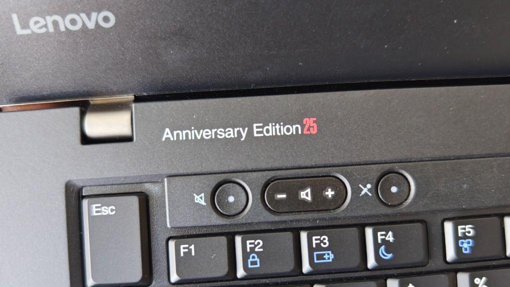 ThinkPad T25 юбилейный