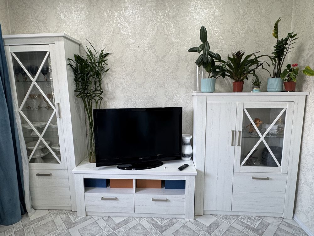 Продам горку белую красивую