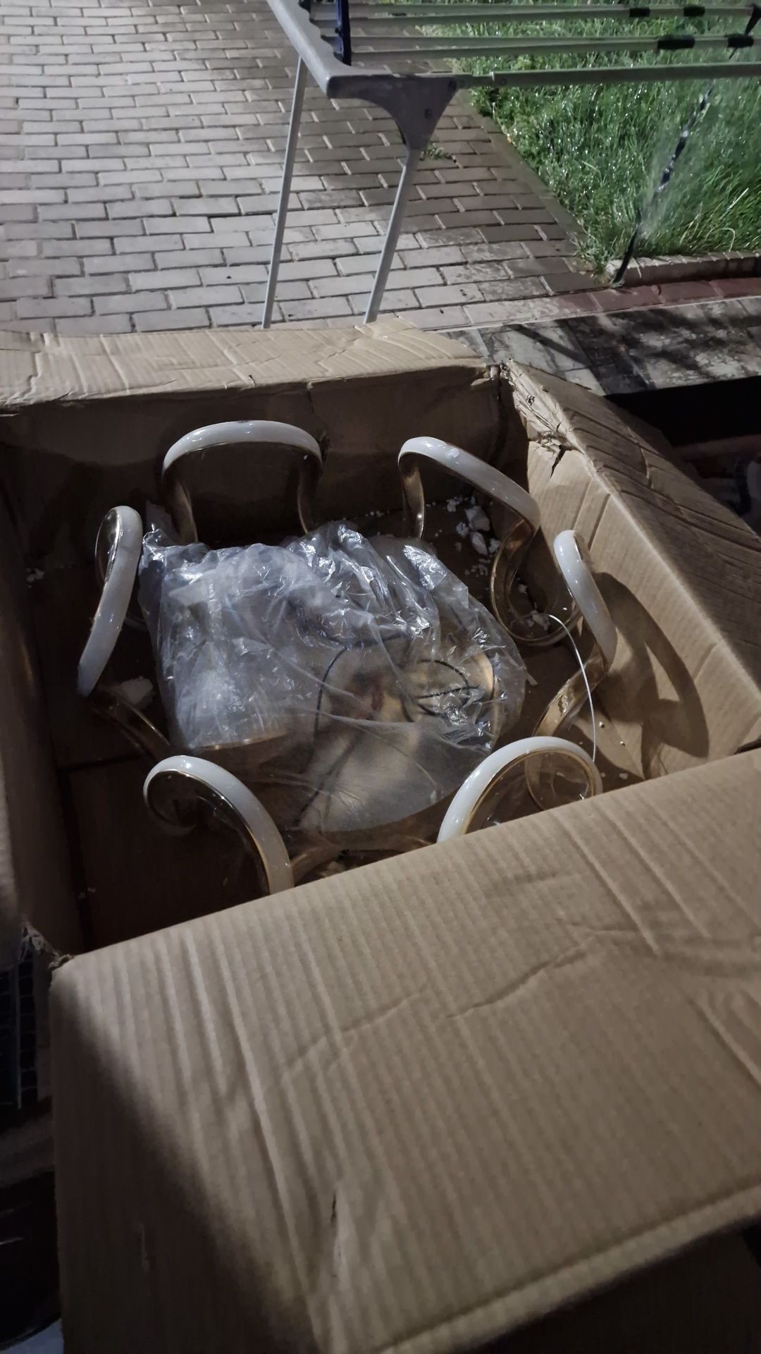 Срочно продам Люстры новые