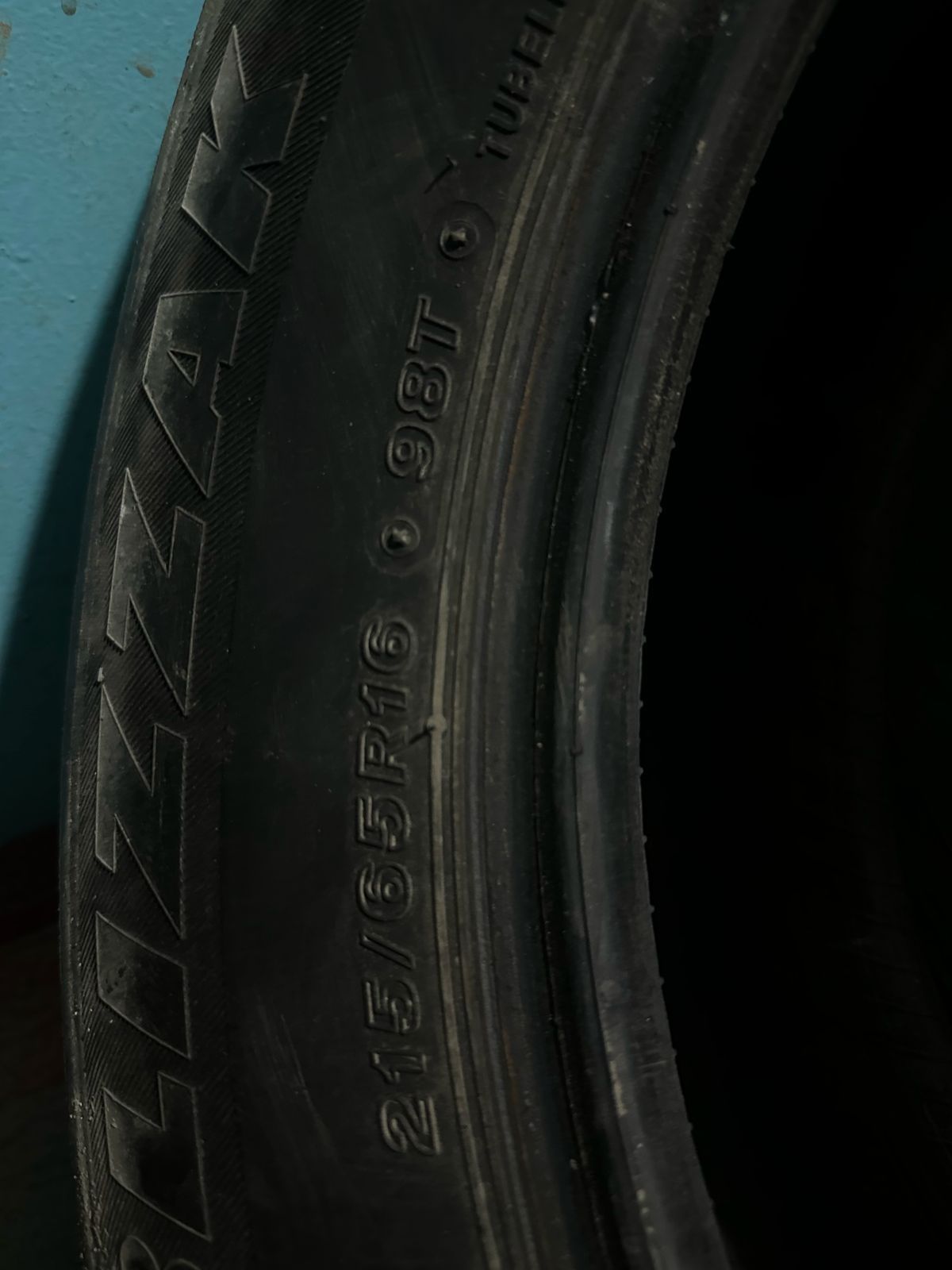 Продам зимние шины Bridgestone Blizzak