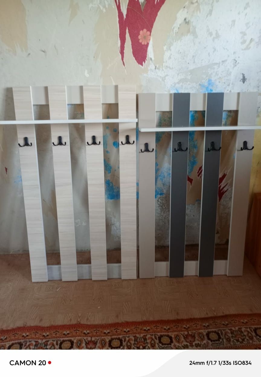 Продам прихожая с пуфиком и отдельно вешалки