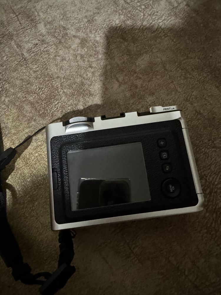 продам Instax mini evo новый