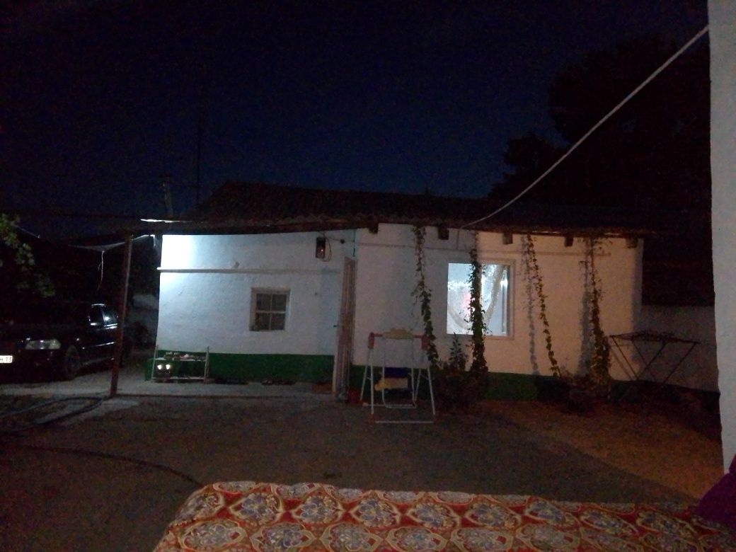 Продам дом возле школы, рядом детский сад, поликлиника