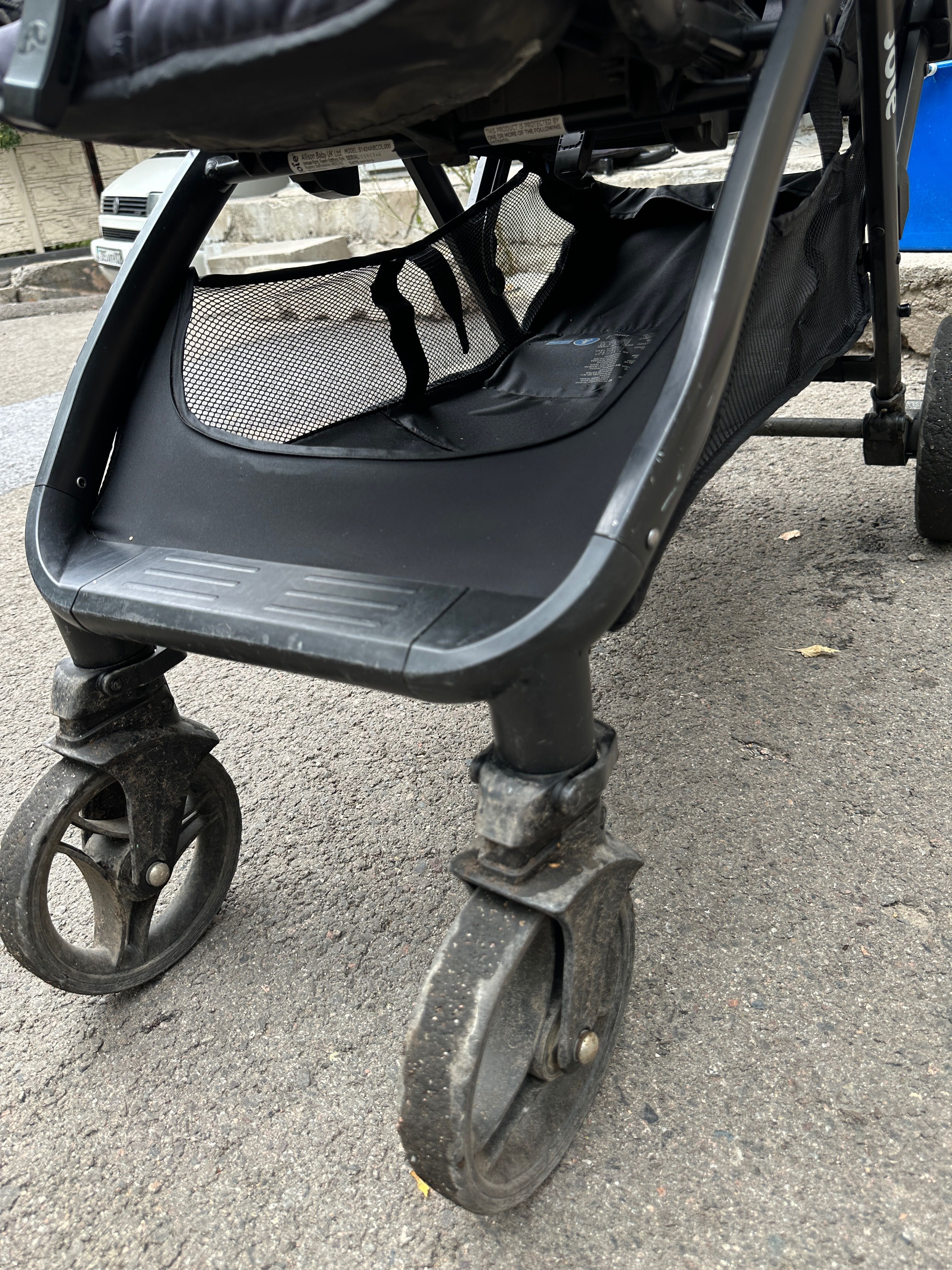 Продам двухместную коляску