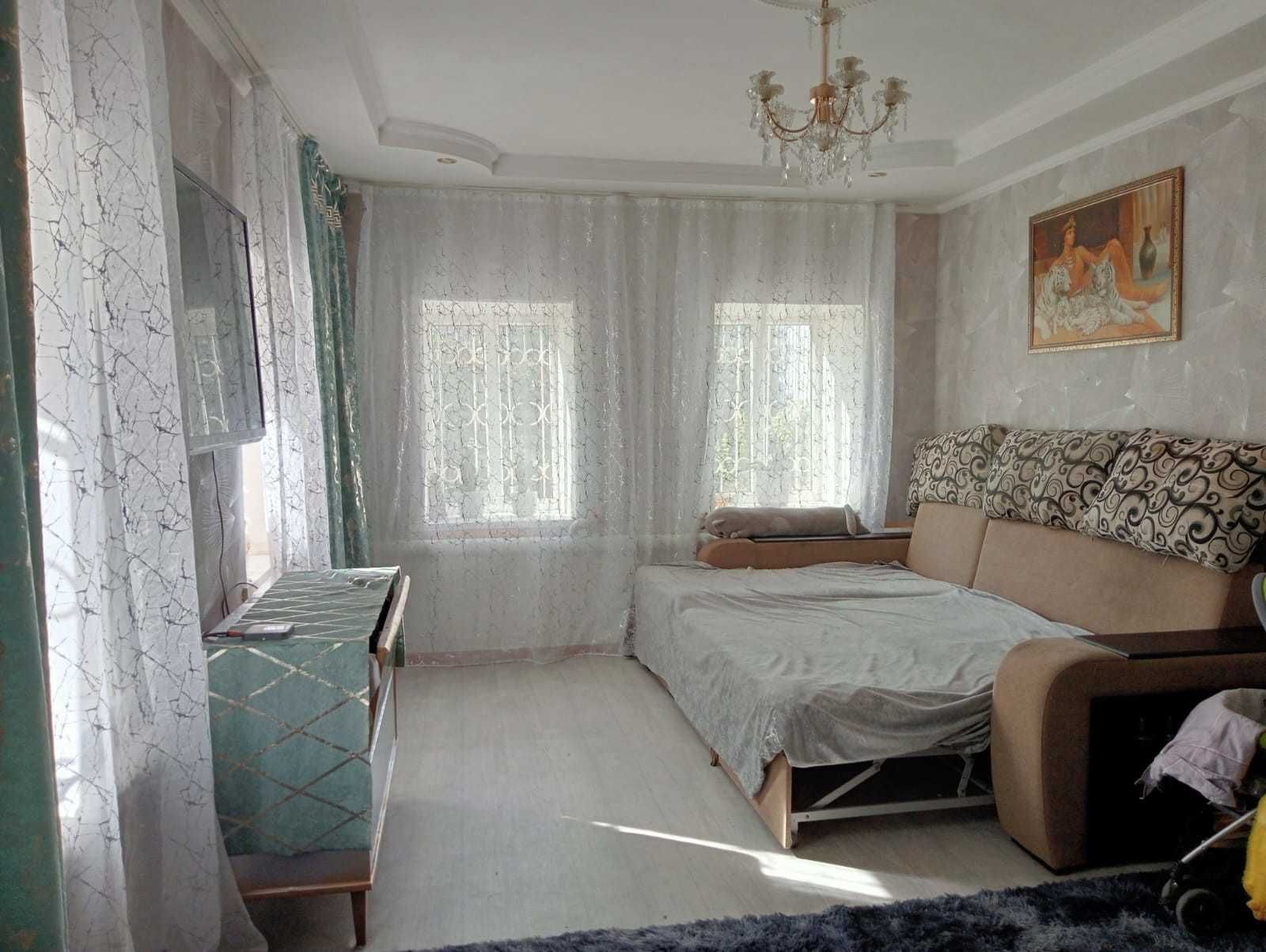 В р-не Омеги продается 2 дома на одном участке