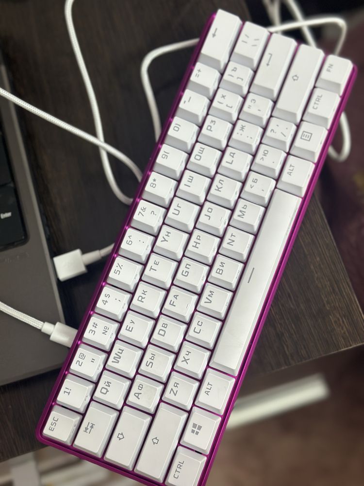 Продам новую игровую клавиатуру hyperx Alloy origins 60 pink