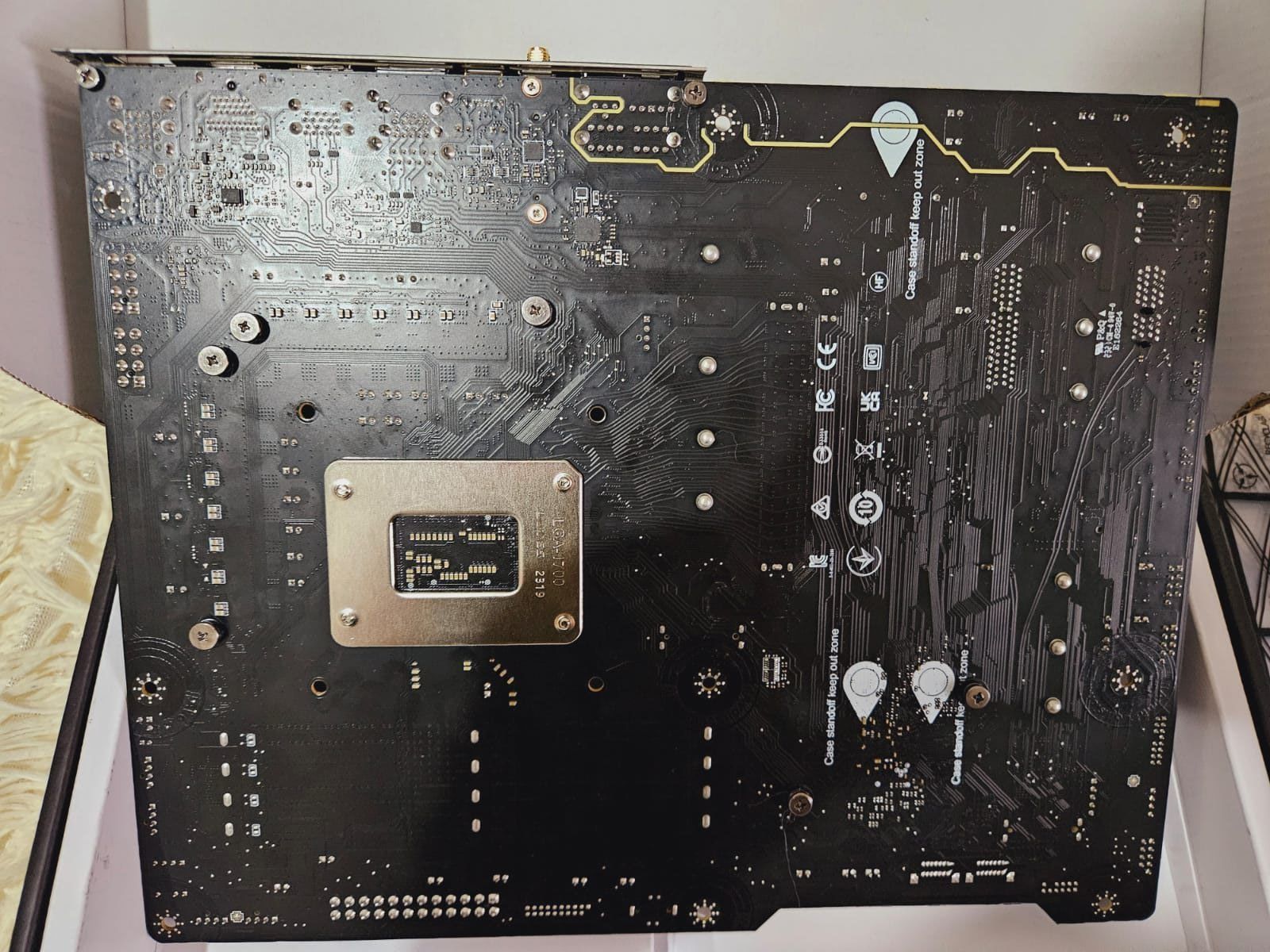 Продам материнскую плату MAG B760 TOMAHAWK WIFI
