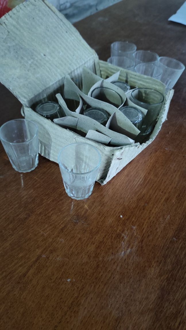 Стаканы 100шт.50тг.