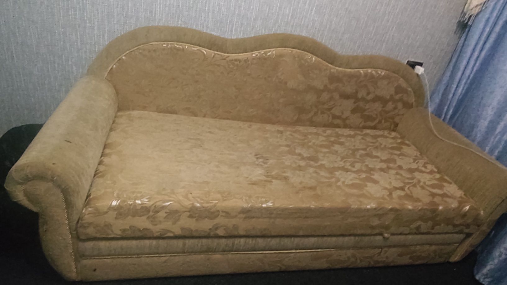 Продам диван 15000