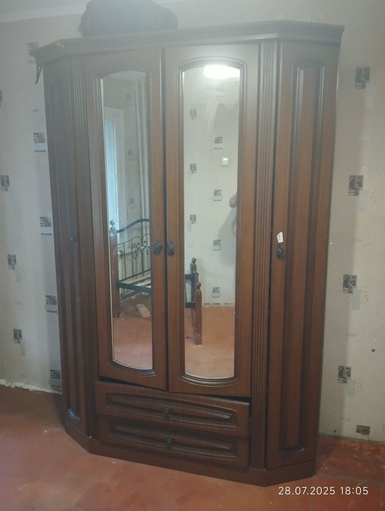 продам шифонер и детскую кроватку