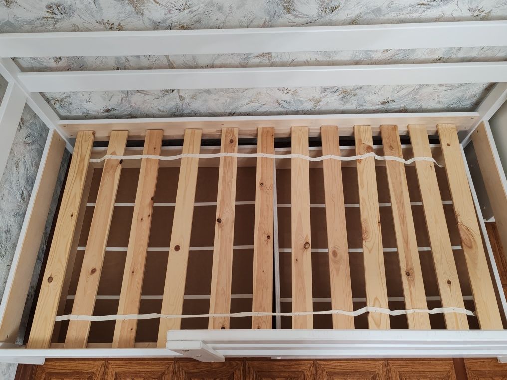 Продам детскую кровать 160*80