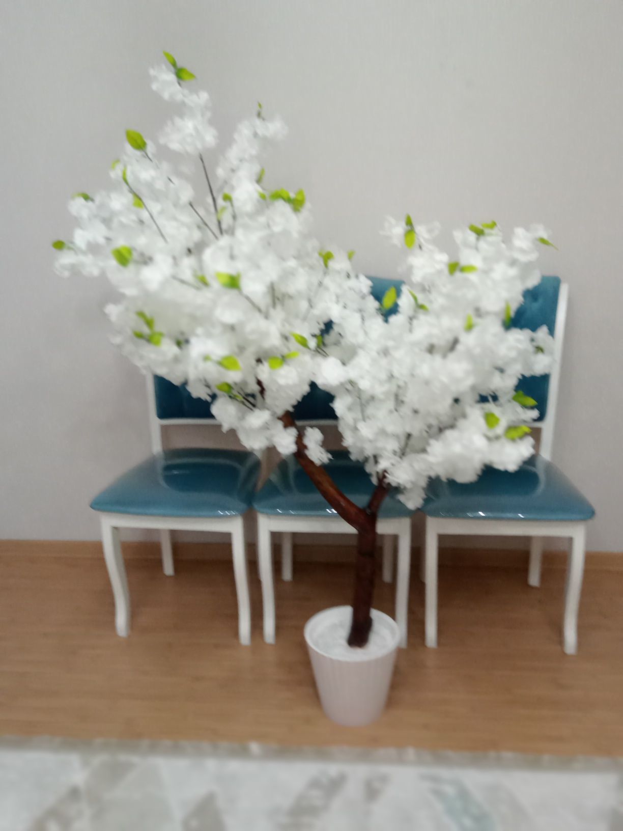 Продам искусственое декоративное дерево