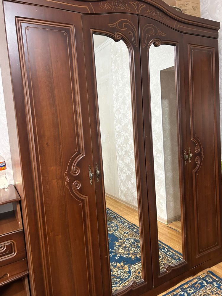Продам спальный гарнитур