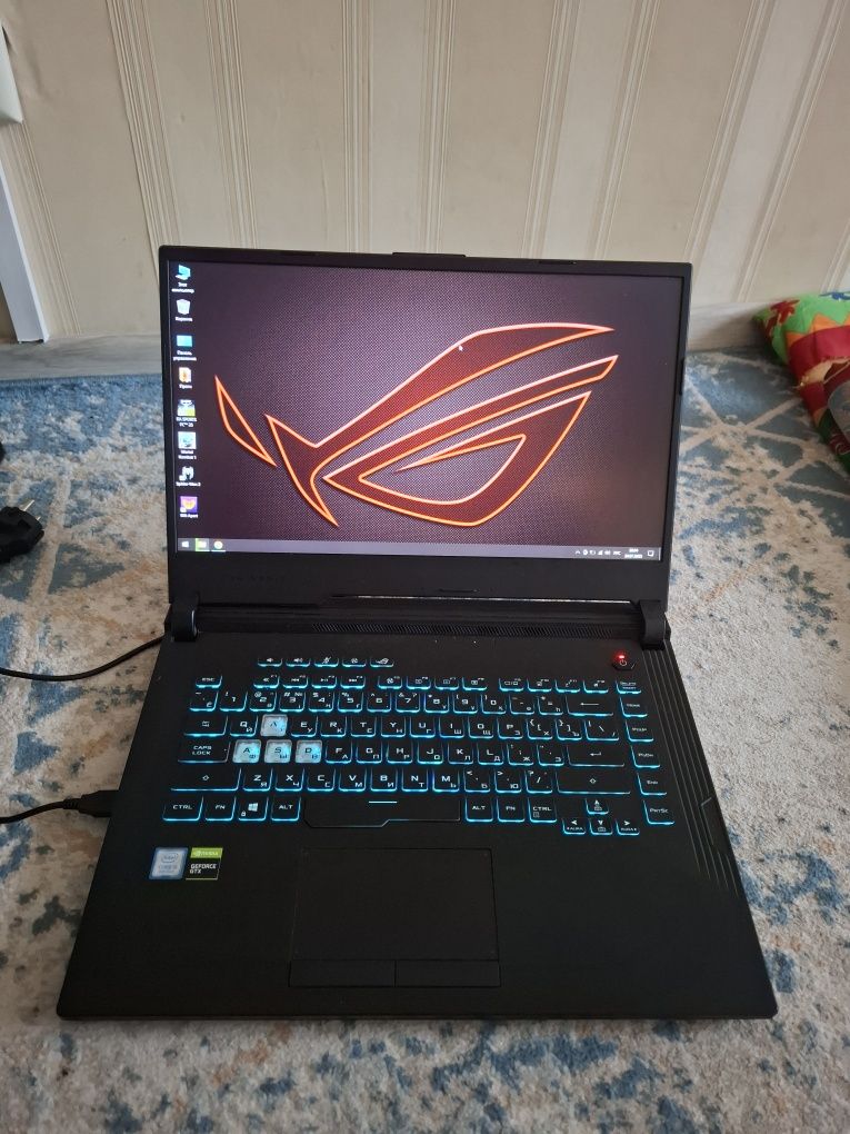 Продам игровой ноутбук Асус fog strix в отличном состояний