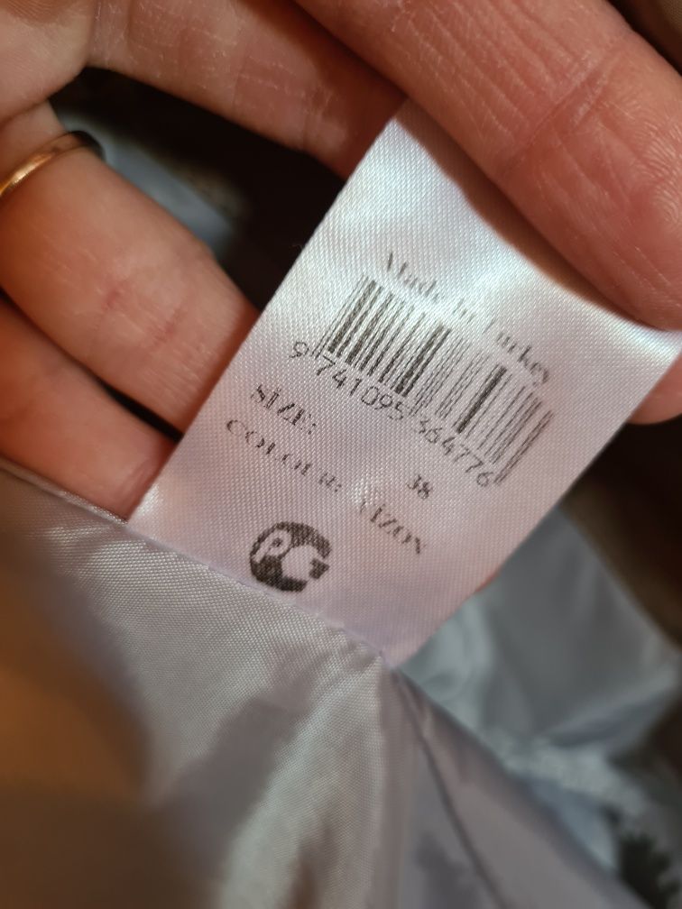 Продам осеннюю куртку ICON  Турция в отличном состоянии