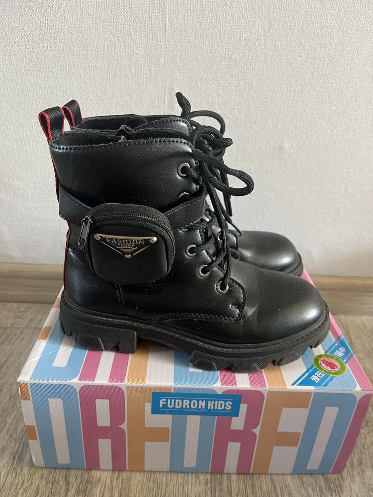 Продам ботинки детские