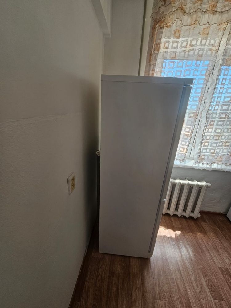 Продам на запчасти холодильник не рабочий
