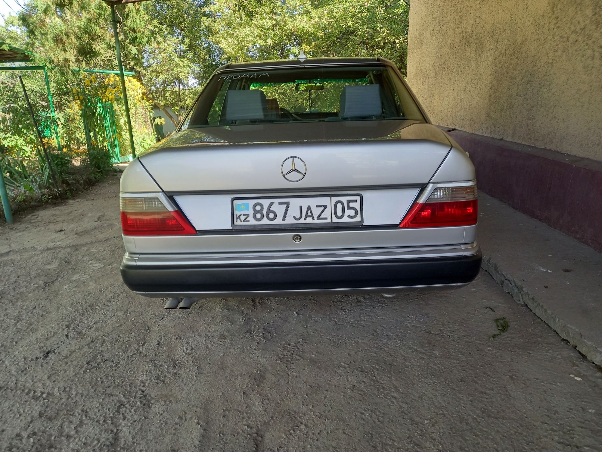 Mercedes E260 год 1992