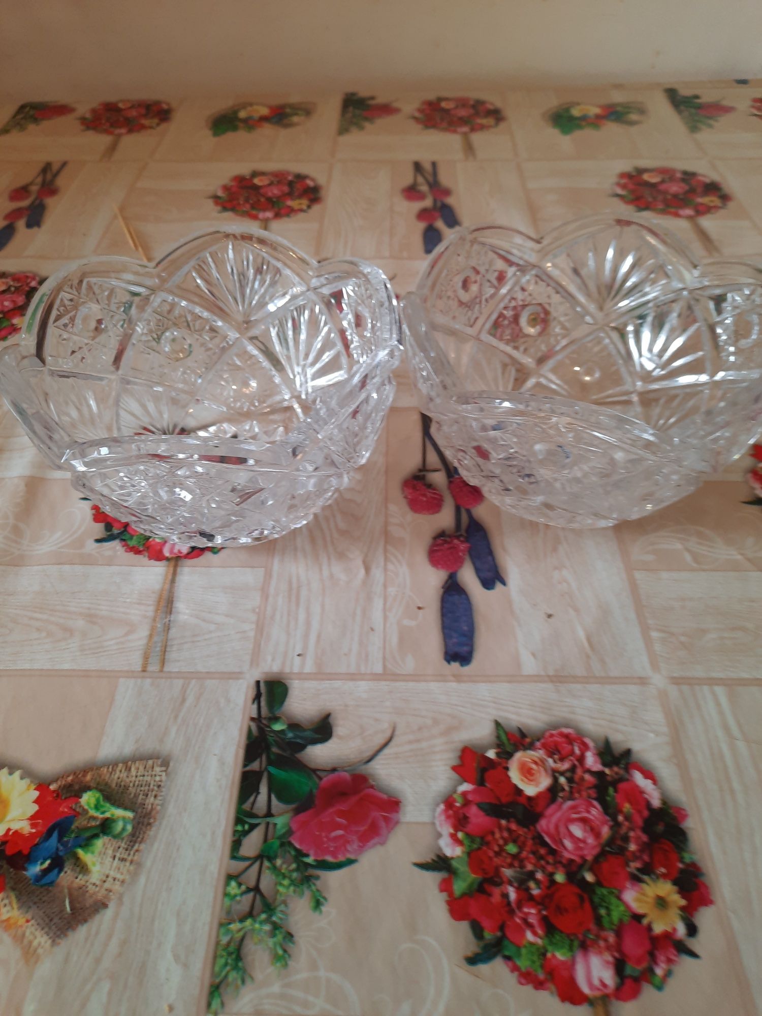 Продам хрустальные салатницы