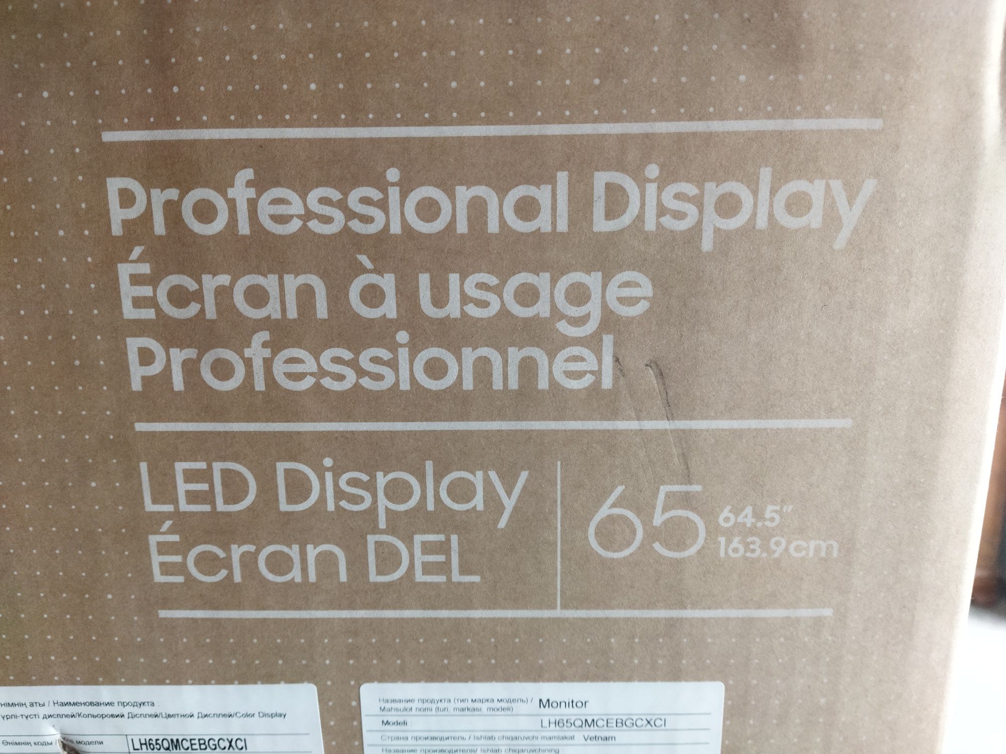 Продам новый профессиональный LED монитор,65 дюймов.