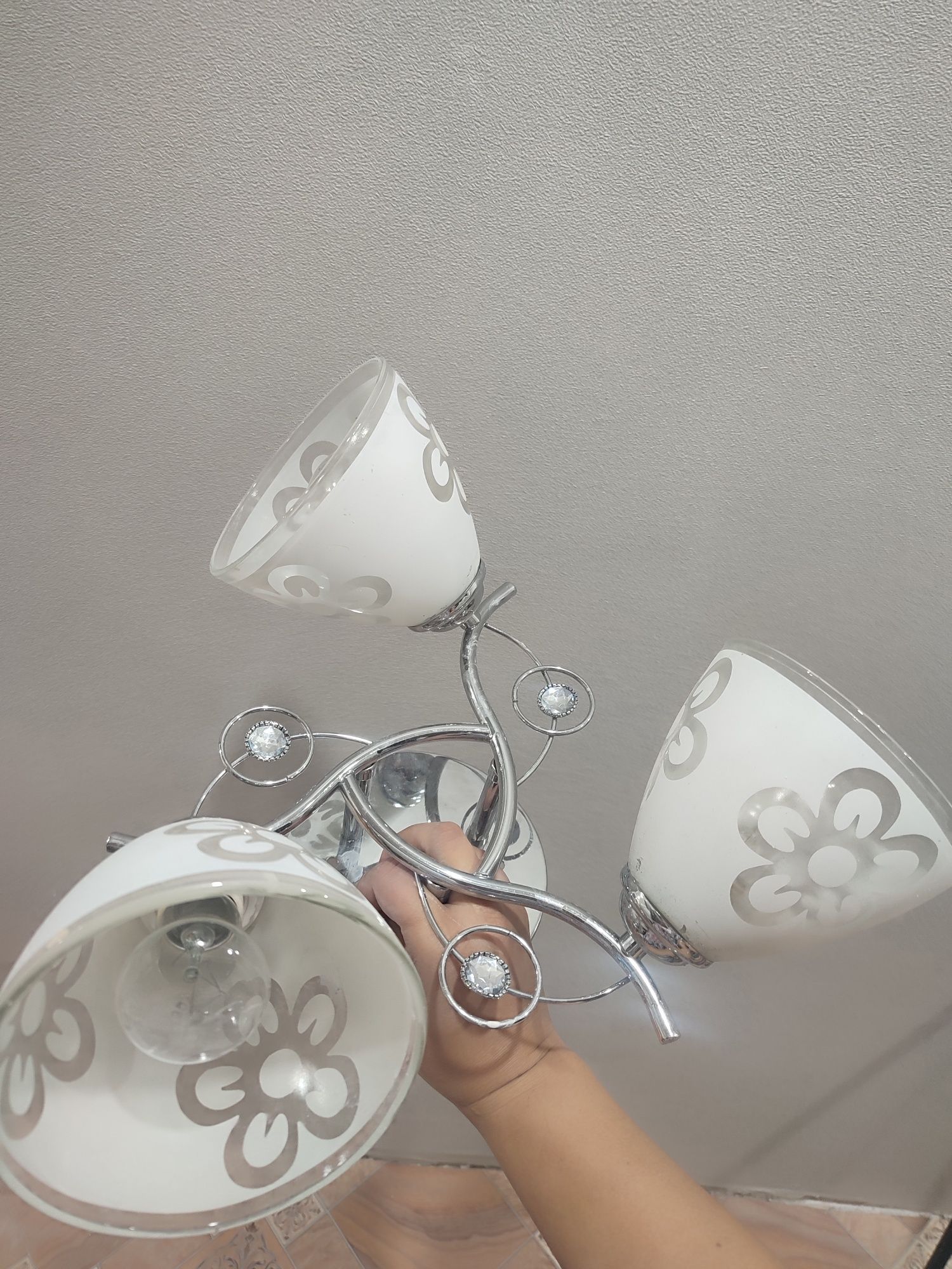 Продам люстру  2 шт