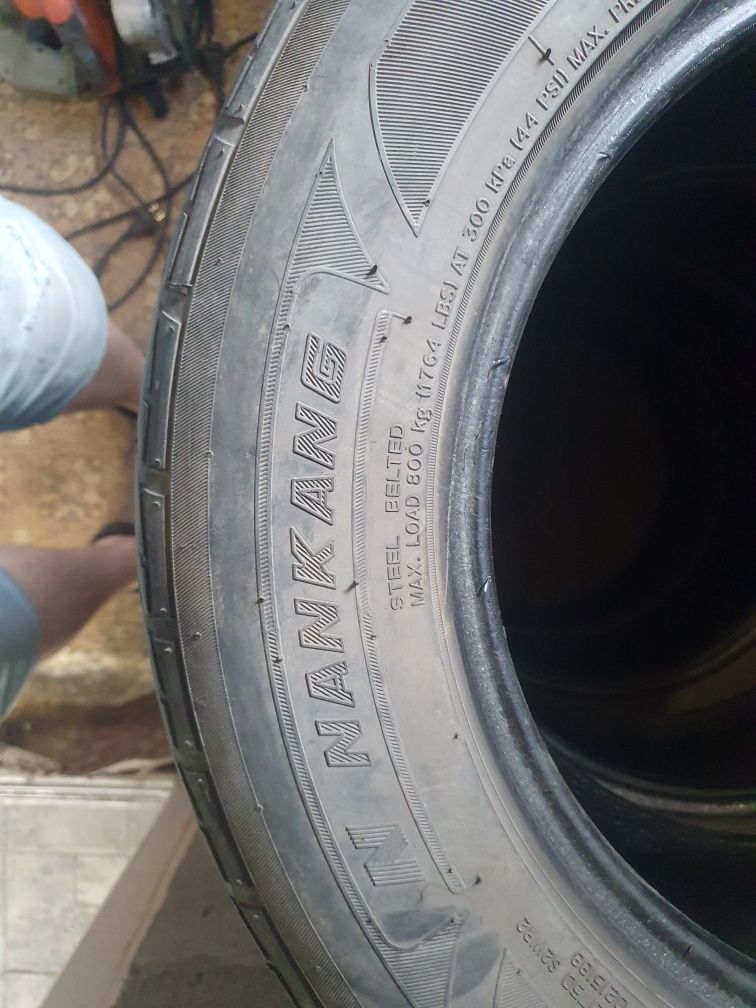 Продам б/у шины 235/60/16 летние