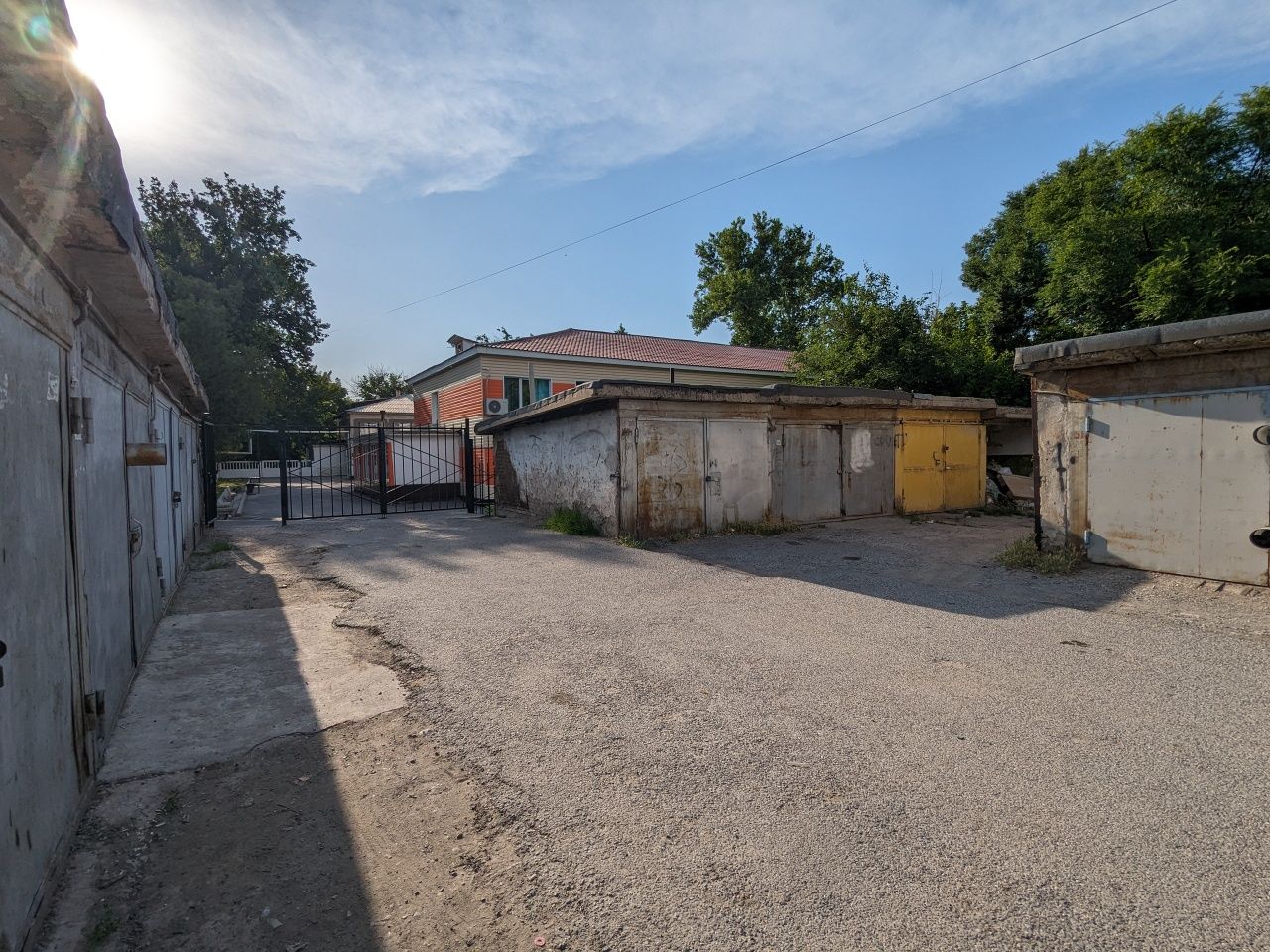 Гараж с ямой и погребом на Молдагулова. Возможна аренда 25000тг/месяц