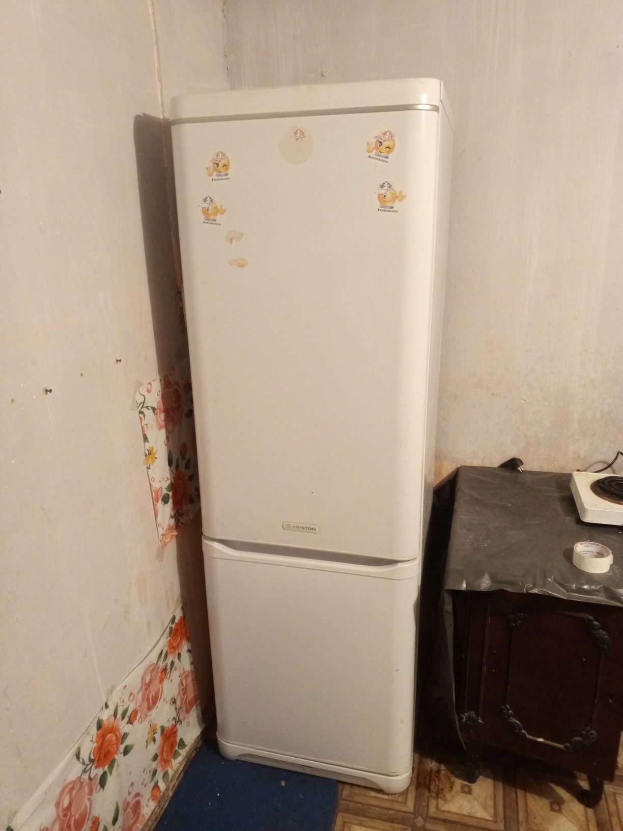 Холодильник Аристон продам