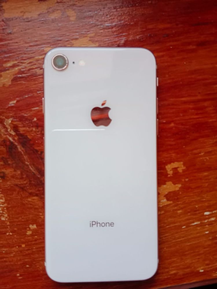 Продам Iphone 8