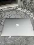 Продам Macbook Air (2017)