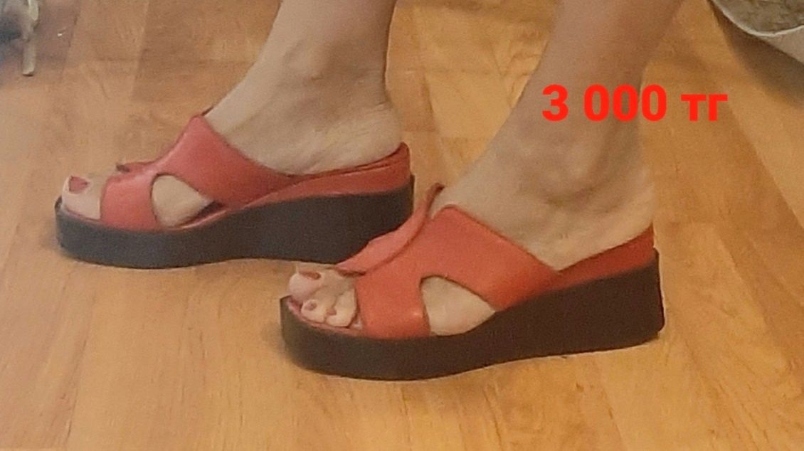 Продам кожанные босоножки